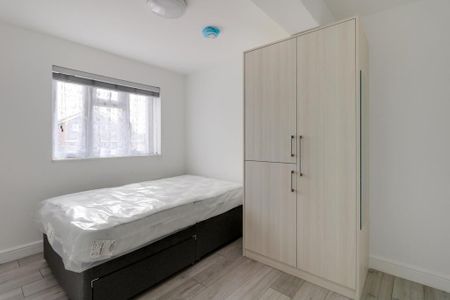 1 bedroom in a house share to rent - Photo 4