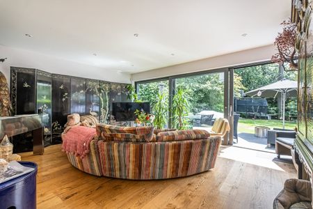 5 bedroom detached house to rent - Photo 3