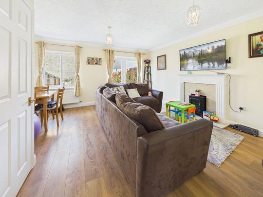 3 bedroom terraced house to rent - Photo 1