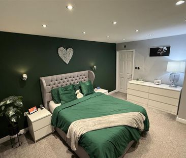 4 bedroom semi-detached house to rent - Photo 6