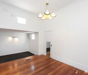 “Timeless Appeal and Modern Comfort in a Private Setting” - Photo 1