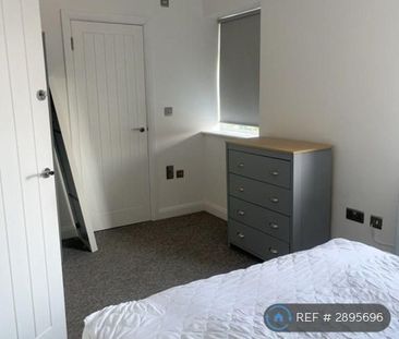 1 bedroom in a house share to rent - Photo 4