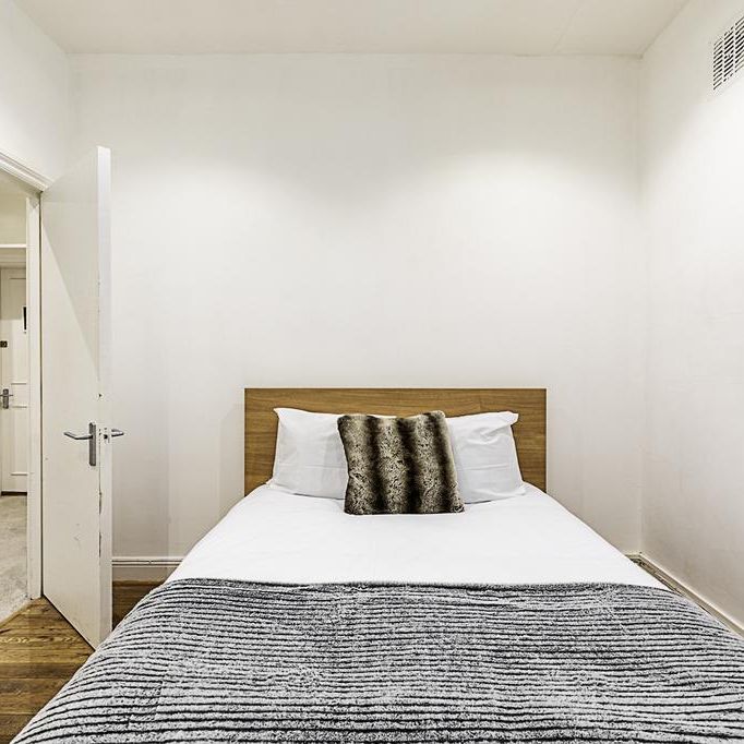 3 bedroom flat to rent - Photo 1