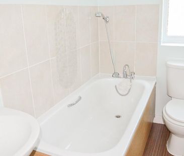 2 bedroom end of terrace house to rent - Photo 4