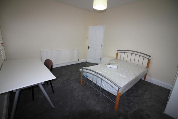 4 bedroom terraced house to rent - Photo 1