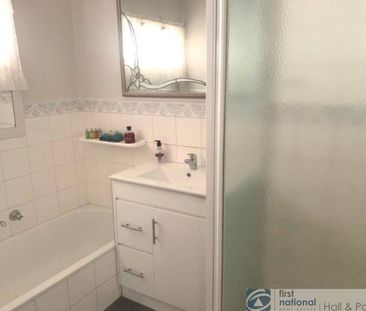 Modern Family Home! - Photo 4