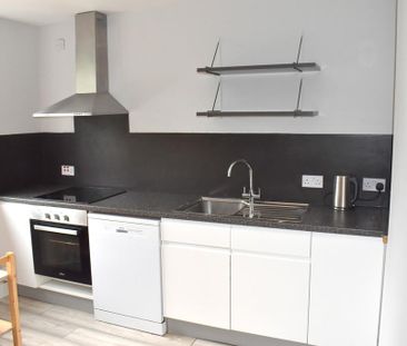 4 bedroom semi-detached house to rent - Photo 6