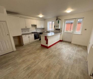 4 bedroom terraced house to rent - Photo 1
