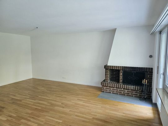 Grosszügige 2.5-Zimmerwohnung an zentraler Lage - Photo 1