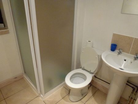 2 Bed House for rent newly fitted kitchen & bathroom - Photo 4