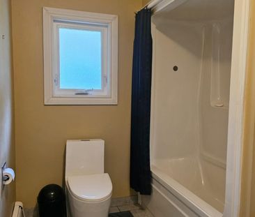 39 Fader St – AVAILABLE NOW! 2 BR 1.5 BATHROOM DARTMOUTH RENTAL CLO... - Photo 4