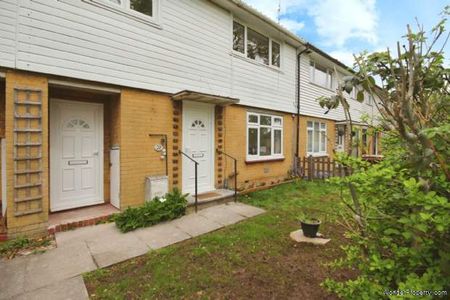 3 bedroom property to rent in Bracknell - Photo 5