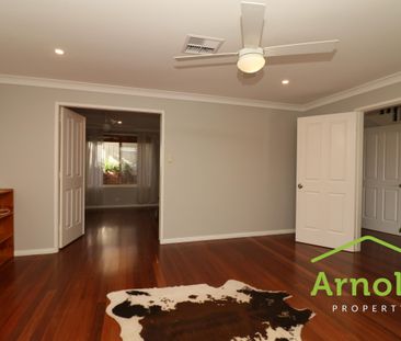 FURNISHED 5 BEDROOM HOME! - Photo 2