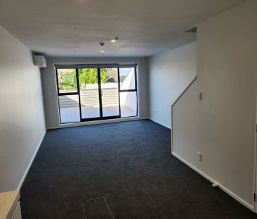 Modern 2BR Apt with Balcony in Onehunga - Photo 3