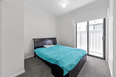 Stylish 2-Bedroom Townhouse - Photo 2