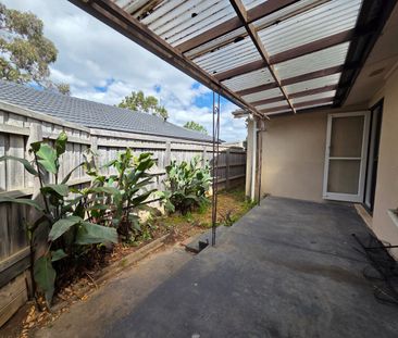 FRESHLY PAINTED, PERFECTLY POSITIONED THREE BEDROOM! - Photo 6