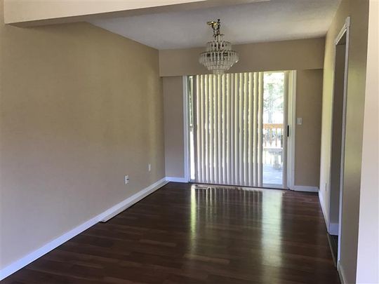 5 Bedroom Home next to Fishtrap Creek! - Photo 1