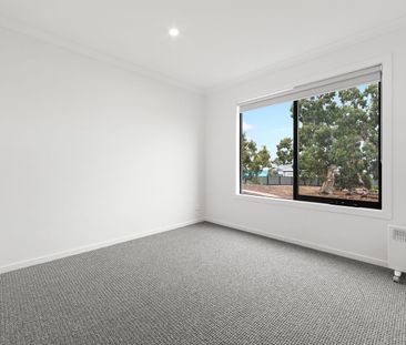 Brand New 3 Bedroom Townhouse in Mickleham - Photo 4