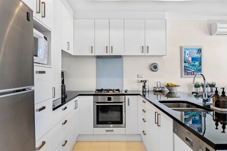 Sleek and Contemporary Home - Photo 3