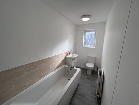 22 Eastfield Lane, Castleford, WF10 4LD - Photo 5