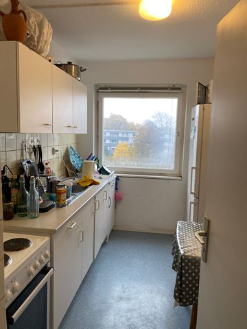Helles Zimmer mit Balkon innerhalb einer 3er-WG // 3.OG li, Zi 0150 - Photo 2