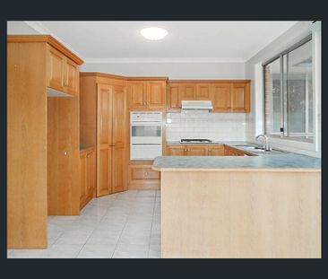 2/33 First Avenue, Strathmore, Vic 3041 - Photo 2