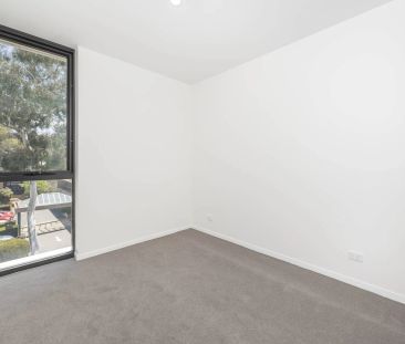 Two-Bedroom Apartment with Stunning Views - Photo 4