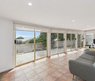 Beautifully Renovated 3-Bedroom Family Home - Photo 2