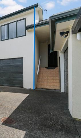 TWO LEVEL/TWO BEDROOMS-WALDORF CRES, OREWA - Photo 5