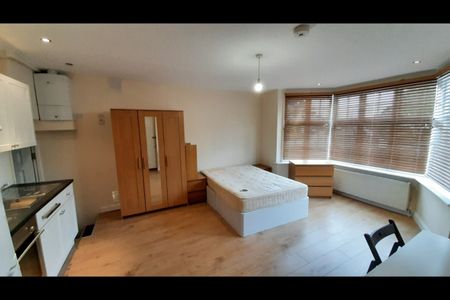 Studio Flat, Highfield Avenue, NW11 - Photo 3