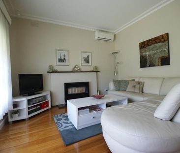 Family Living in Burwood - Photo 1