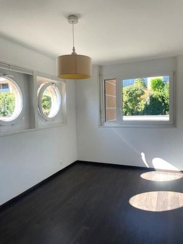 Villa jumelle de 270m2 utiles avec vue sur le lac, les Alpes et le Mont-Blanc - Photo 3