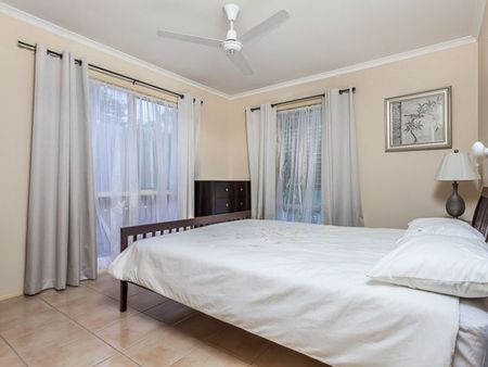 Spacious Family Home! - Photo 4