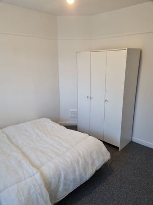 Room in a Shared House, Parthenon Drive, L11 - Photo 1