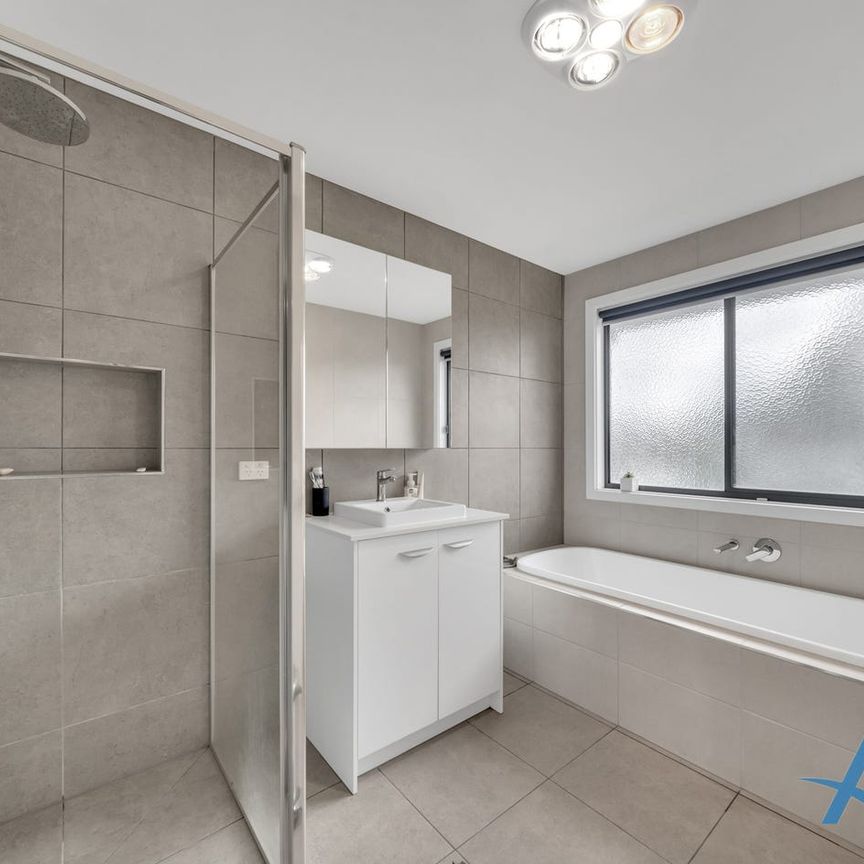 11 Warrigal Drive, Aintree, Vic 3336 - Photo 1