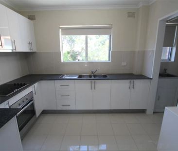 TWO BEDROOM UNIT IN CONVENIENT LOCATION - Photo 6