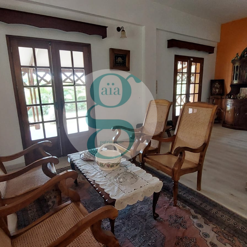 Location Maison 8 pièces 270m² ST ANDRE 97440 - Photo 1