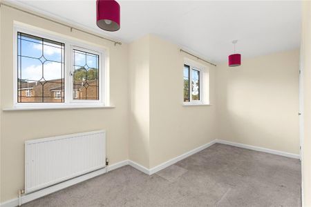 4 bedroom end of terrace house to rent - Photo 3