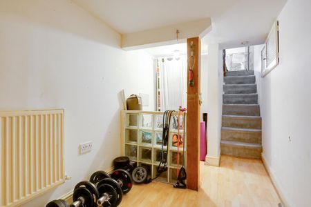 3 bedroom terraced house to rent - Photo 5