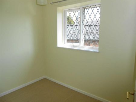 2 bedroom end of terrace house to rent - Photo 3