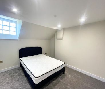 2 bedroom penthouse to rent - Photo 4