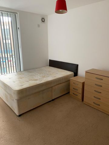 1 Bed Flat, Icon Building, IG1 - Photo 2
