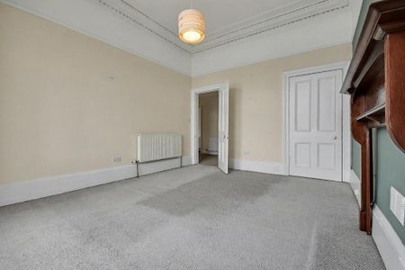 3 bedroom flat to rent - Photo 4
