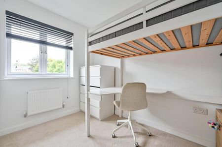 3 bedroom semi-detached house to rent - Photo 3