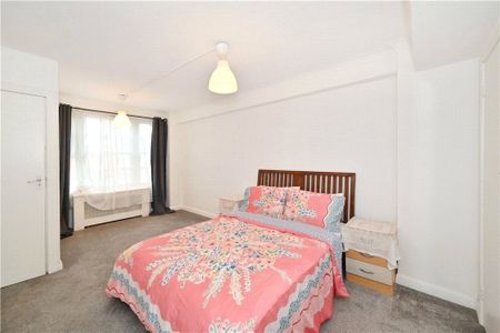3 bedroom flat with 1 reception and 2 bathrooms in Edgware Road, W2 - Photo 5