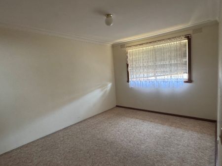 Cozy 2-Bedroom Gem Just Steps from Dandenong Market - Photo 2