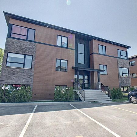Grand condo 4 ½ entièrement meublé à louer – Domaine sur le Golf (Chicoutimi) - Photo 3