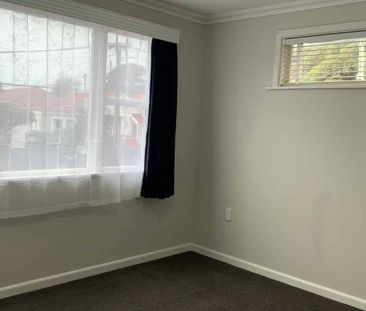 Sunny and Large Home in Kilbernie - Photo 3