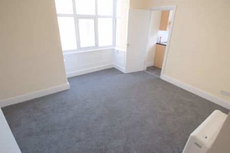 To Let Flat - Photo 2