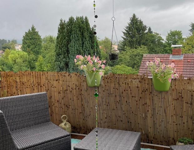 VON POLL - BAD HOMBURG: Ab sofort: Neuwertige 3-Zi Wohnung in Stadtnähe mit Balkon und Stellplatz - Photo 1